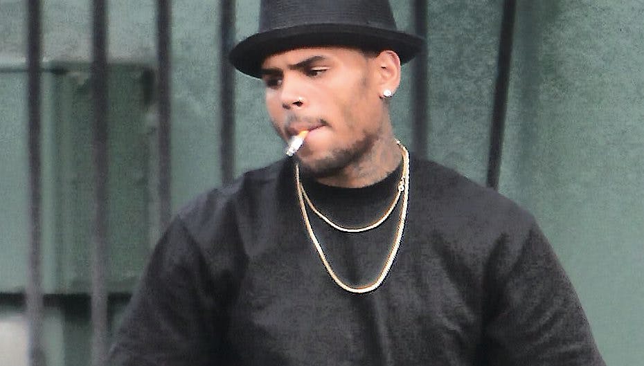 Chris Brown skal fortsætte sin afvænning og behandling mod pludselige vredesudbrud.