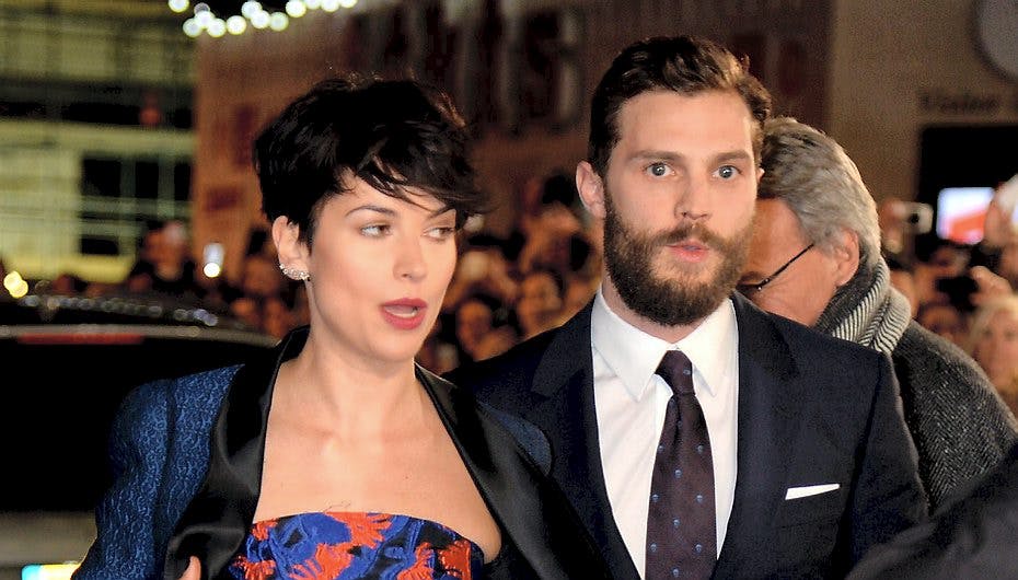Jamie Dornan er ikke meget for, at konen ser ham folde sig ud på lagnerne i '50 Shades of Grey'