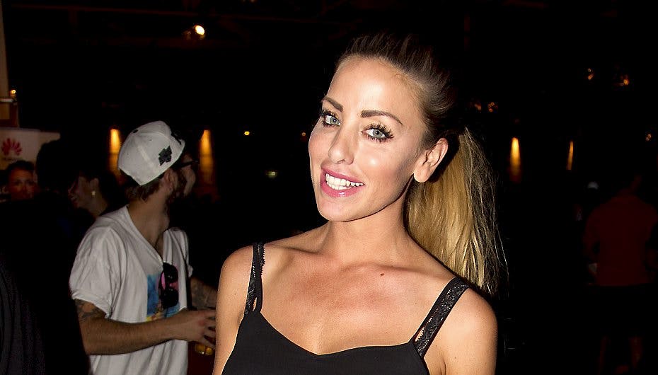 Sarah Louise Christiansen prikkes af fyre i forhold.