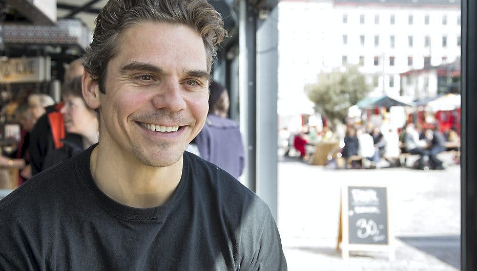 Kokken Thomas Rode Andersen har grund til at smile.
