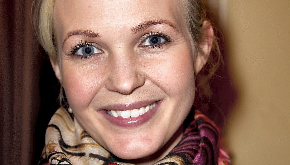 Gravide Tina Lund skal passe et nyt job, selv om hun snart har termin.