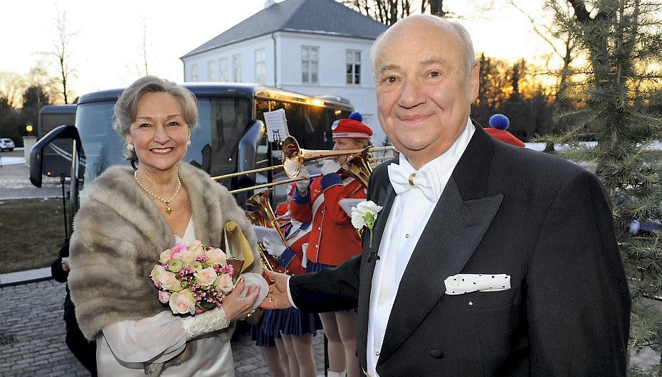 Rudi og Harald blev modtaget af Vedbækgarden efter brylluppet i Skovshoved kirke.