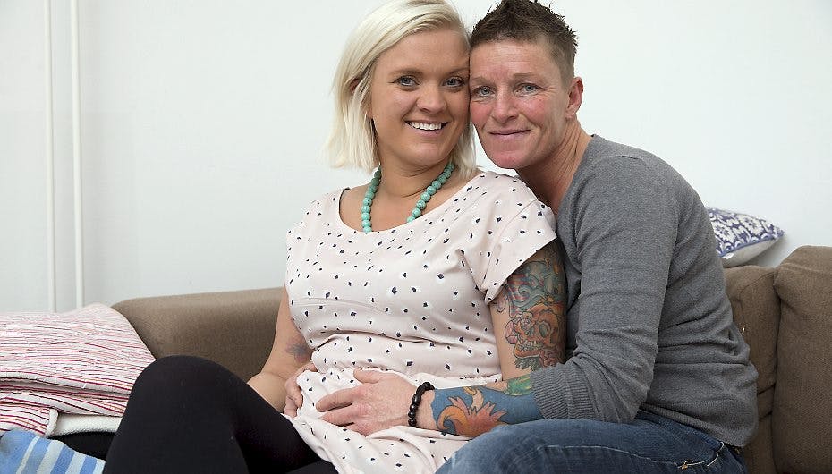 Michella og Tina Lage Vilbrand bliver forældre til juni.