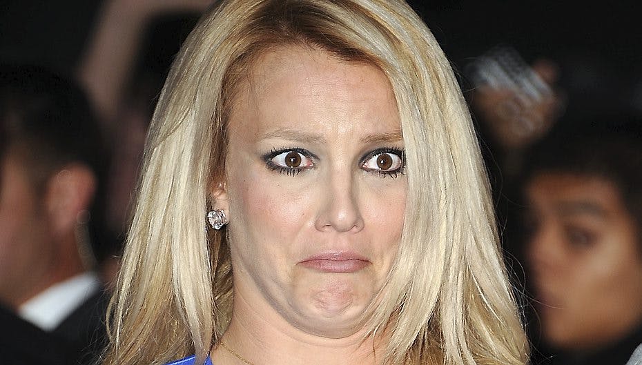 Britney galoperer afsted til tonerne af kult-hittet Gangnam Style i klippet herunder
