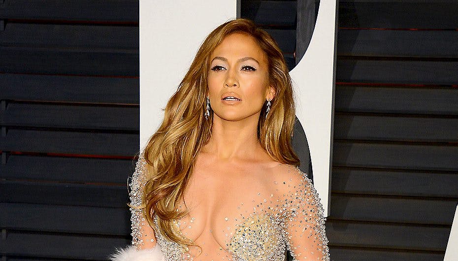 Jennifer Lopez så fantastisk ud til efterfesten søndag aften. Pelsen hun havde på koster 6.633 Euro