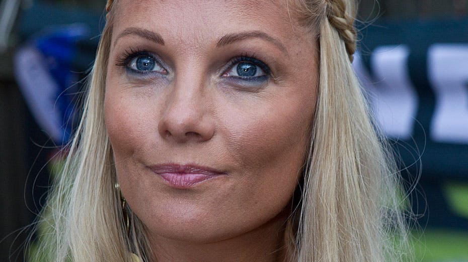 Mads Christensen byder Caroline Fleming hjertelig velkommen i strømpebranchen