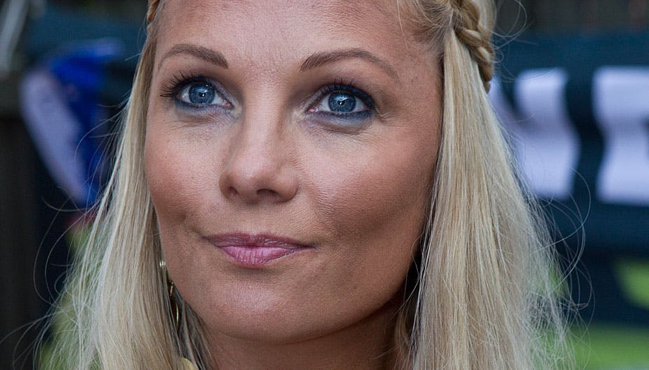 Mads Christensen byder Caroline Fleming hjertelig velkommen i strømpebranchen