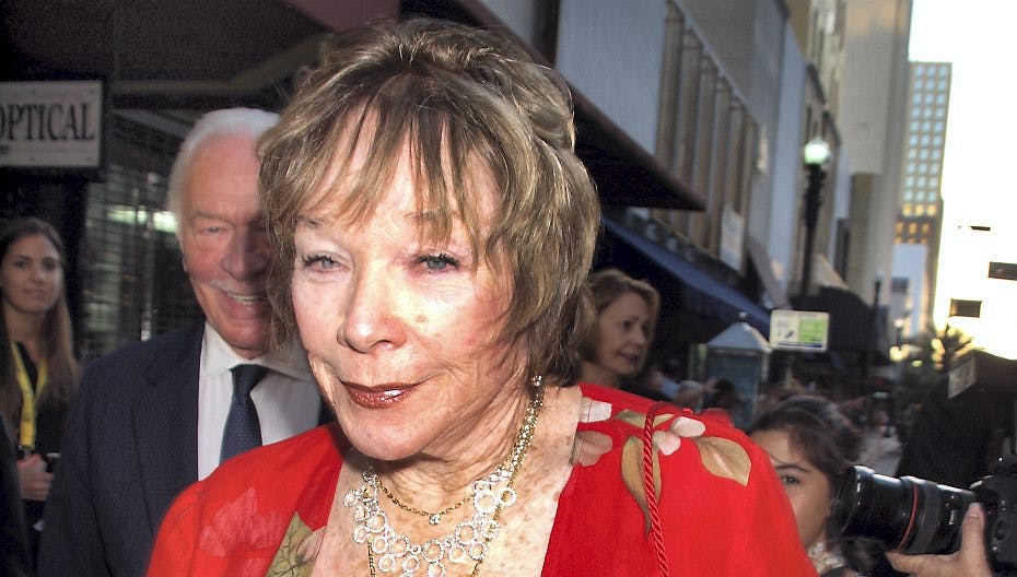 Shirley MacLaine mener, at Holocaust-ofrenes dårlige karma bragte pinsler over dem.