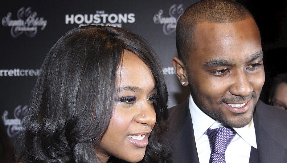 Bobbi Kristina Brown er gift med sin "bror", Nick Gordon. De har boet sammen siden barndommen, hvor Whitney Houston lod ham flytte ind, fordi hans egne forældre ikke evnede at tage sig af ham.