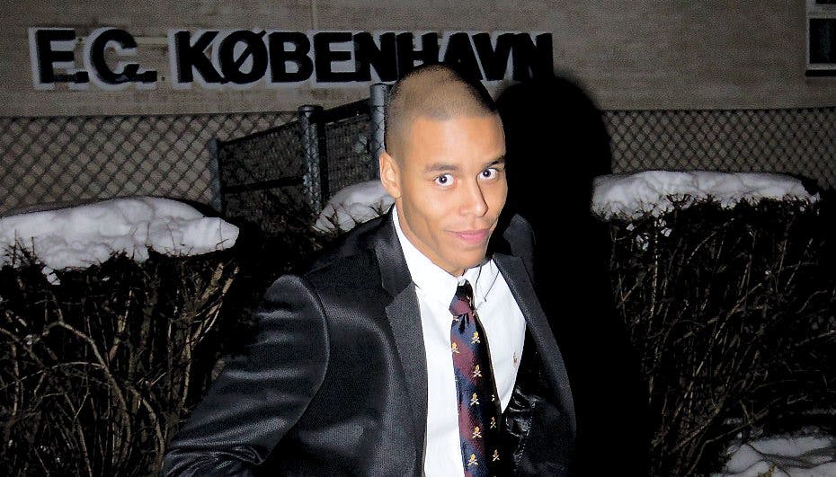 Den populære fodboldspiller ser godt ud i tøj, men endnu bedre uden