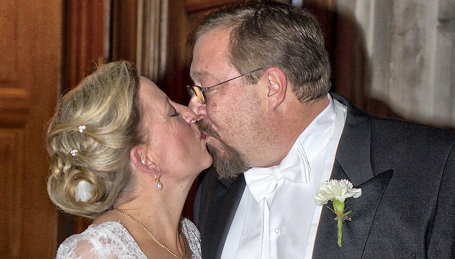 Det glade ægtepar bliver naturligvis fejret på restaurant Brdr. Price i Rosenborggade i København.