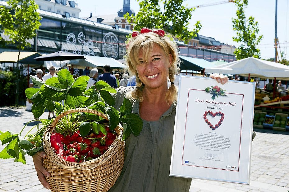 Paprika Steen var lykkelig for både prisen og kurven fyldt med jordbær