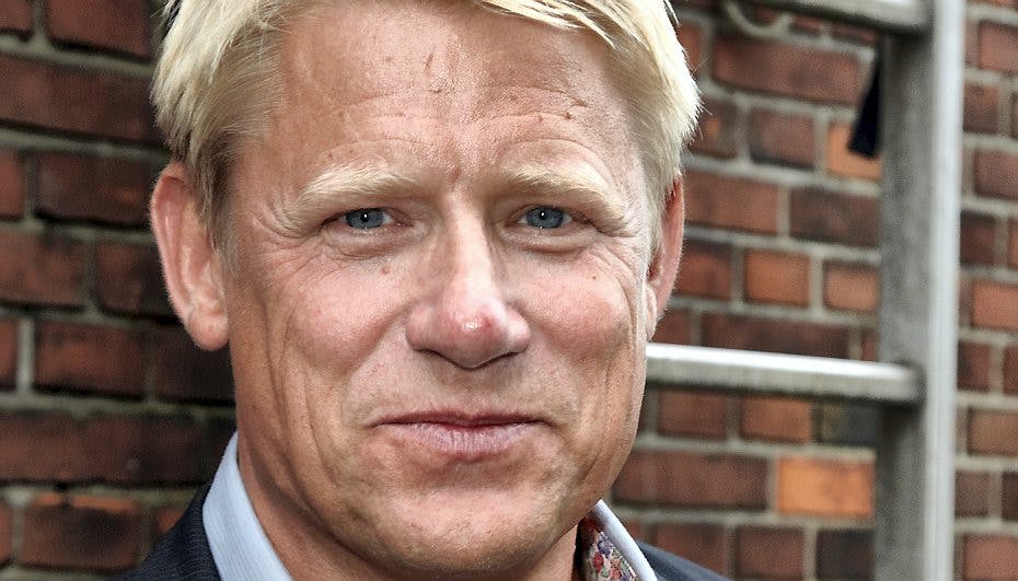 Den lange målmand har scoret sig et sommerjob