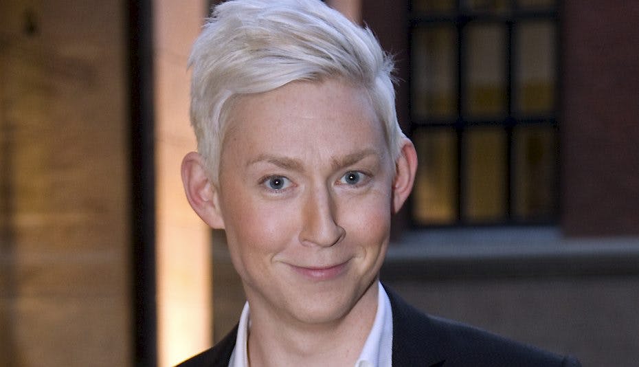Selv om Emil Thorup ikke er bøsse, kommer han nogle gange til at bøsse sig lidt op