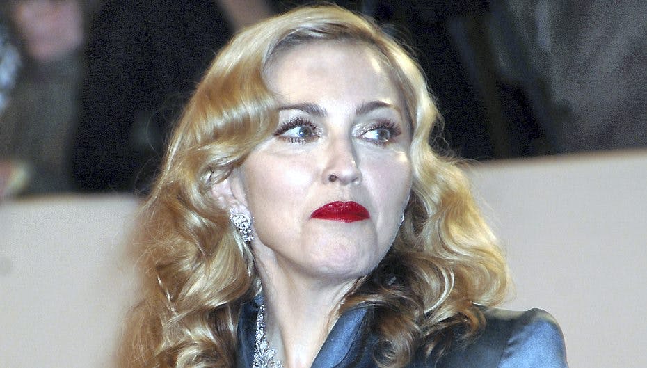 - Jeg var trodsig. Fast besluttet på at overleve, på at bryde igennem. Men det var hårdt og ensomt, og jeg måtte hanke op i mig selv hver dag for at forsætte, har Madonna fortalt til Harpers Bazar Magazine om sin turbulente første tid på Manhattan