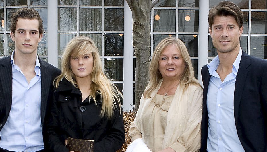 Brian Laudrup, konen Mette og børnene Nicolai og Rasmine Laudrup er nu altså fotogene