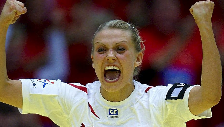 Der var også jubel, da Ann Grete Nørgaard og resten af de danske håndboldpiger i går, torsdag, sejrede over Frankrig. Billedet her er fra en tidligere slutrunde