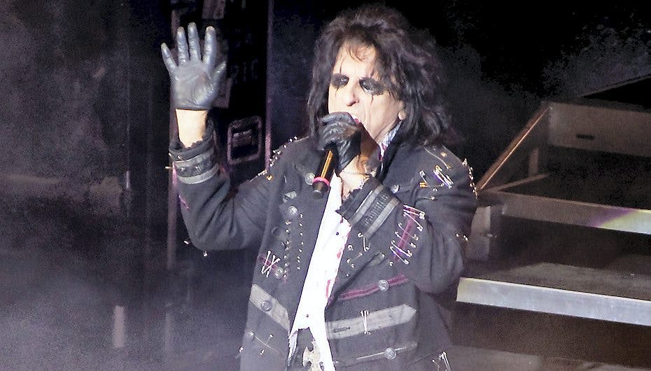 Alice Cooper kan nu kalde sig æresmedlem i en burgerkæde