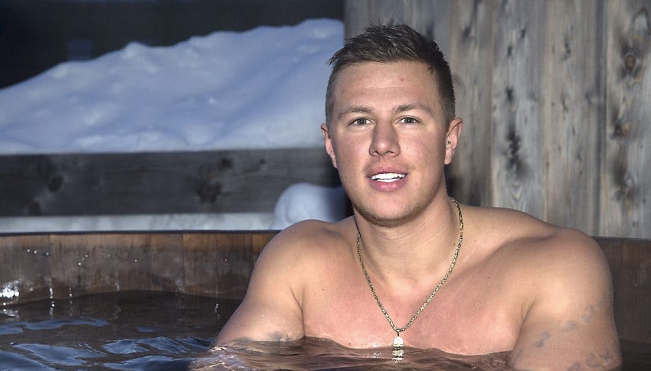 Jesper "Fissan" giver den netop nu gas i "Kongerne i sneen", men til sommer gælder det Sunny Beach.