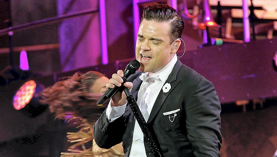 Robbie Williams snublede, da han ville give en fan high-five - det kostede en fan en brækket arm