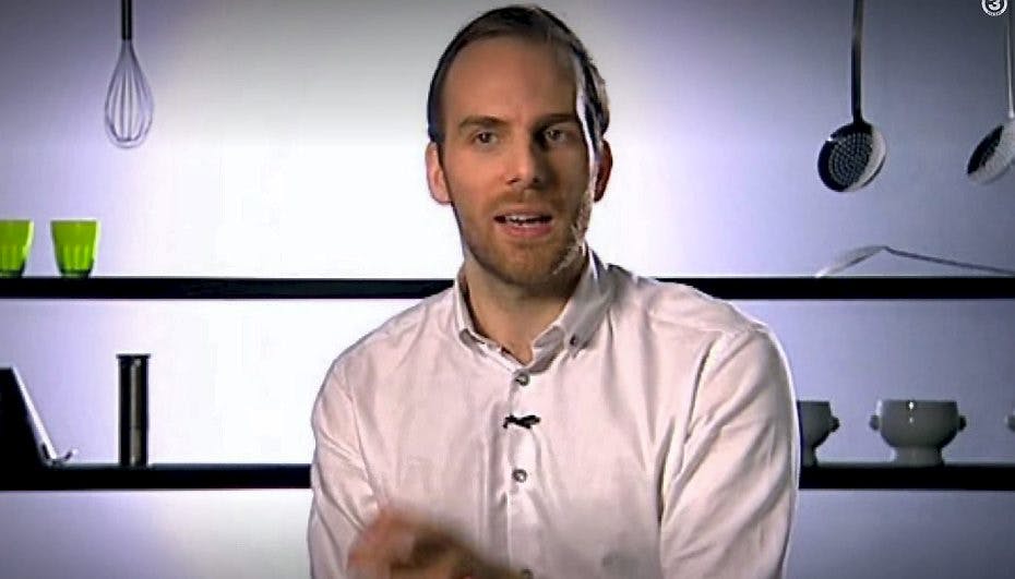 Kenny Aleksandr glemmer at høre efter, og det ender med at give ham problemer med løgene