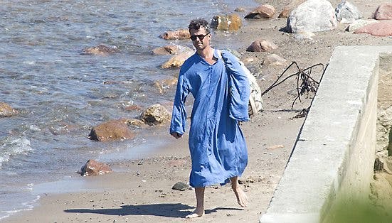 Kronprinsen luftede sin 'kjole' under strandturen i Nordsjælland i sidste uge