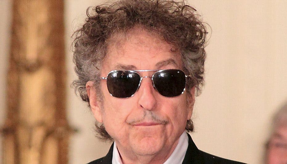 Bob Dylan viser nu sine malerier frem i Danmark