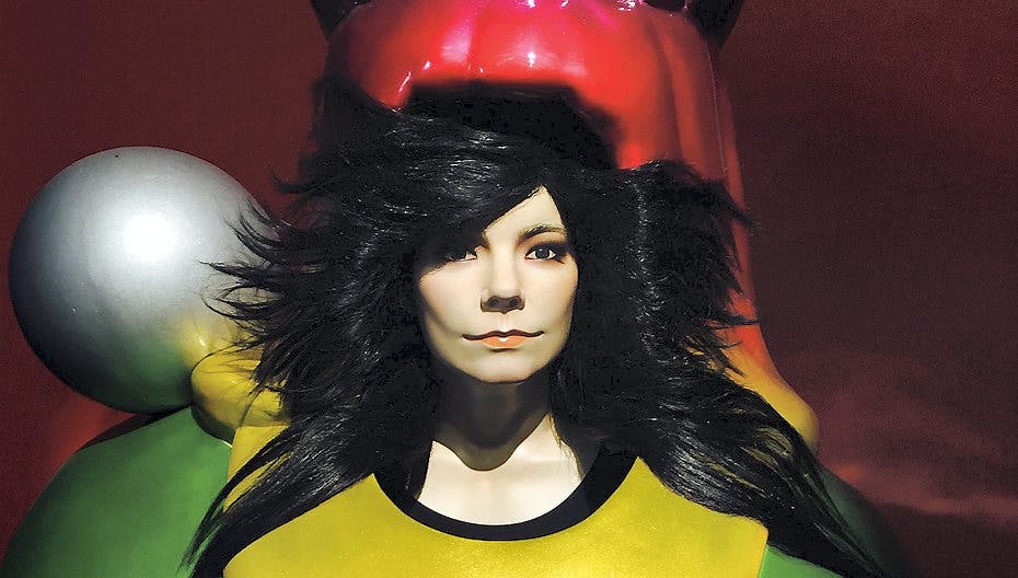 Björk er kendt for sine vilde scenekostumer