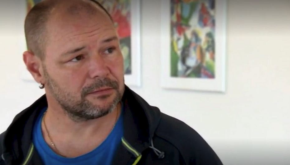 Lars finder ud af sandheden om sin gæld