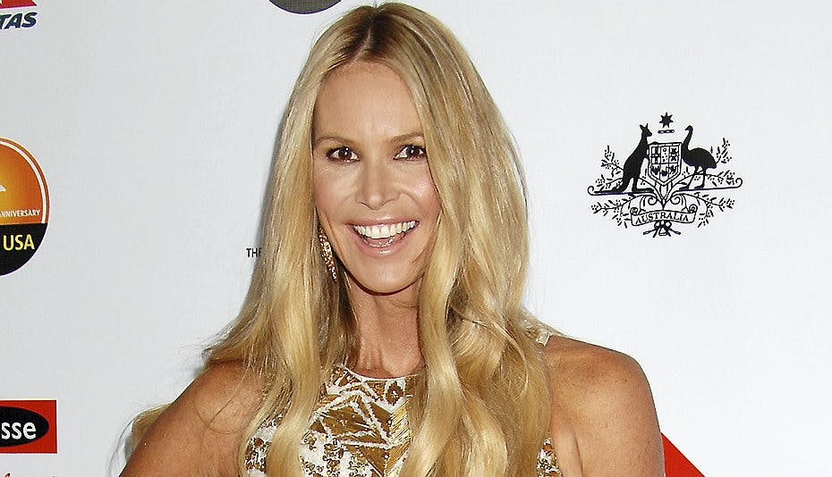 Elle Macpherson holder sig smuk og smækker