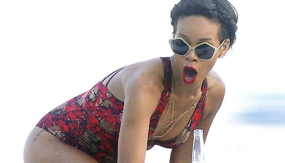 Rihanna råhygger i øjeblikket sammen med vennerne i det sydfranske.