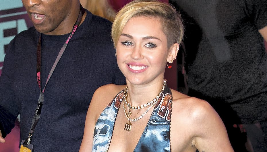 Efterhånden er Miley Cyrus blevet kendt for sine mange skøre og udfordrende outfits