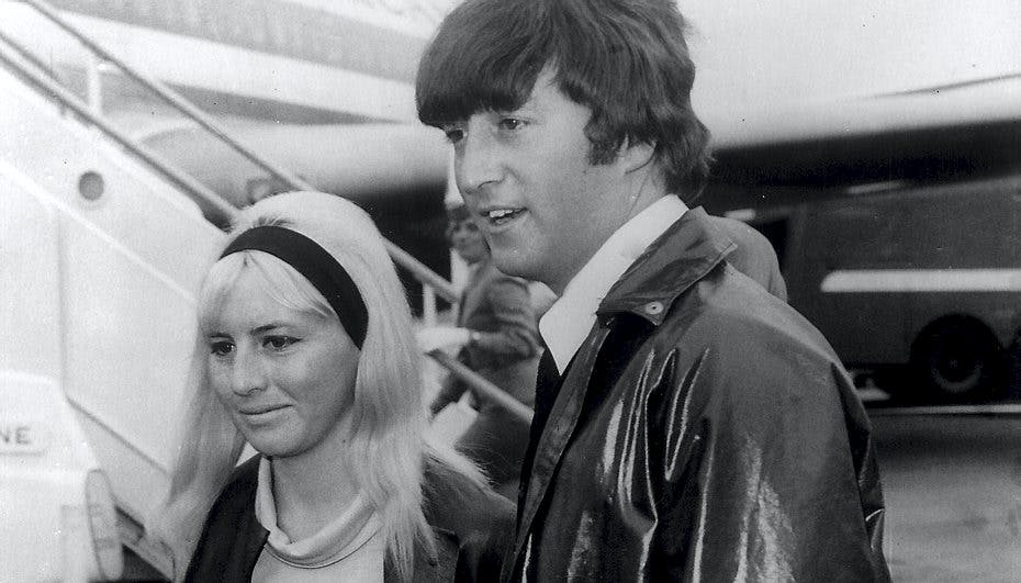 Cynthia Lennon sammen med sin "Beatle" John Lennon