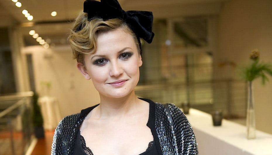 Stine Brahmsen og hendes gutter fyrer den af i "Husk lige tandbørsten" i aften.