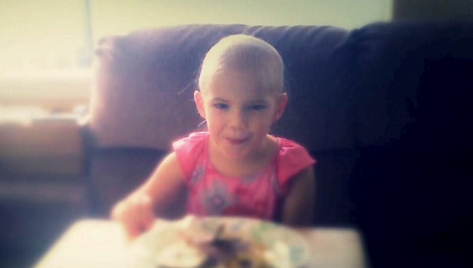 Lille Chloe fik konstateret kræft juleaften - efterfølgende ringede faren til lægen med én ønske