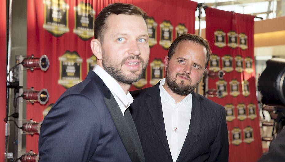 Komikerne Martin Høgsted og Magnus Millang, bedst kendt som Danish Dynamite, blev torsdag aften hædret som Årets Komikere 2014
