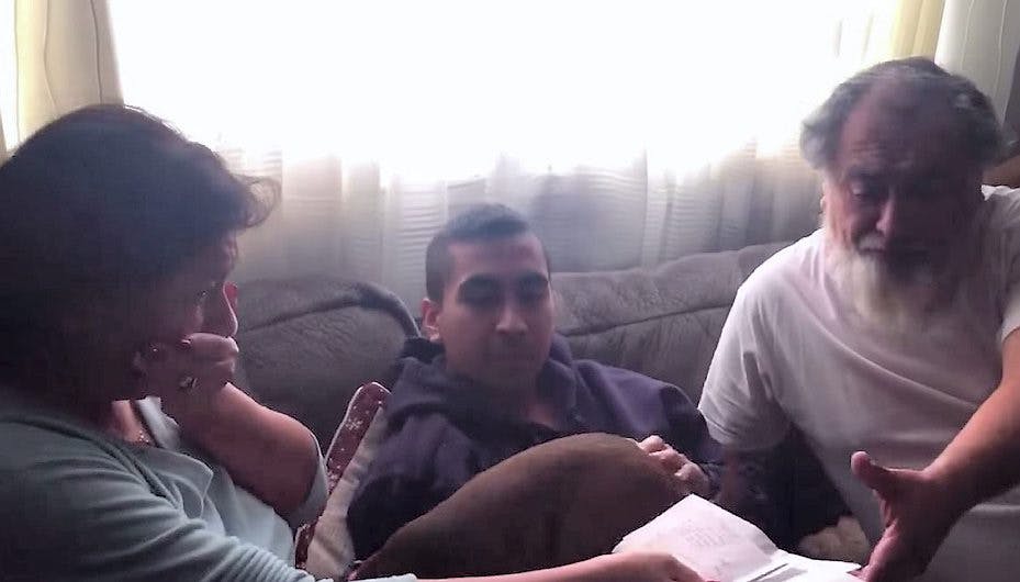 Se den rørende video herunder