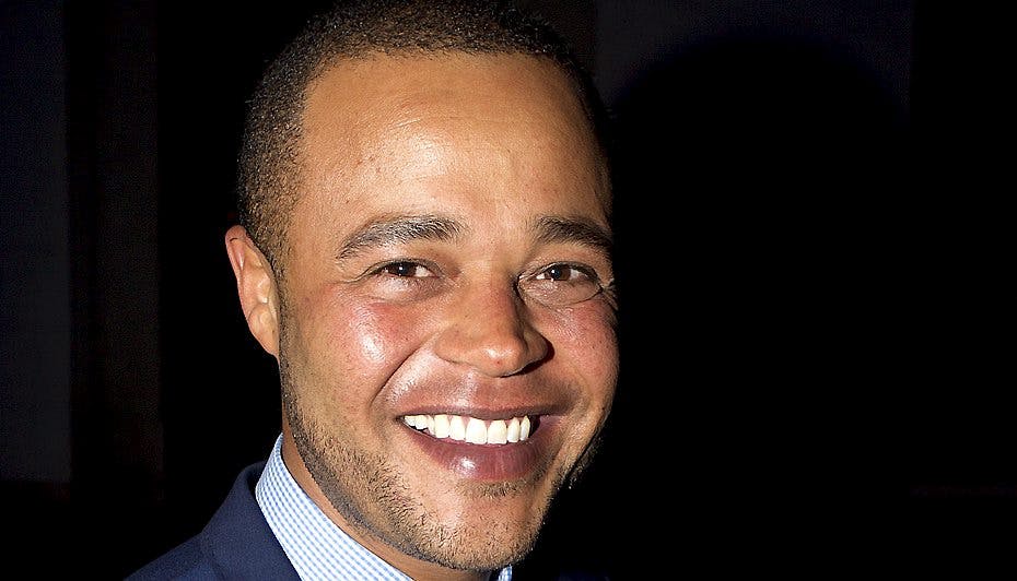 Remee havde en munter nat på homobar