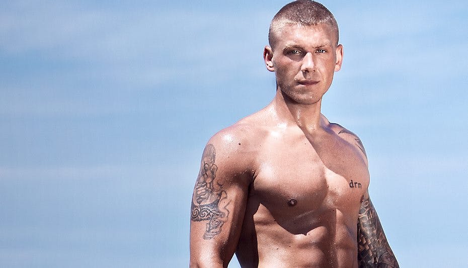 Danny har en krop, som Paradis-pigerne er helt vilde med