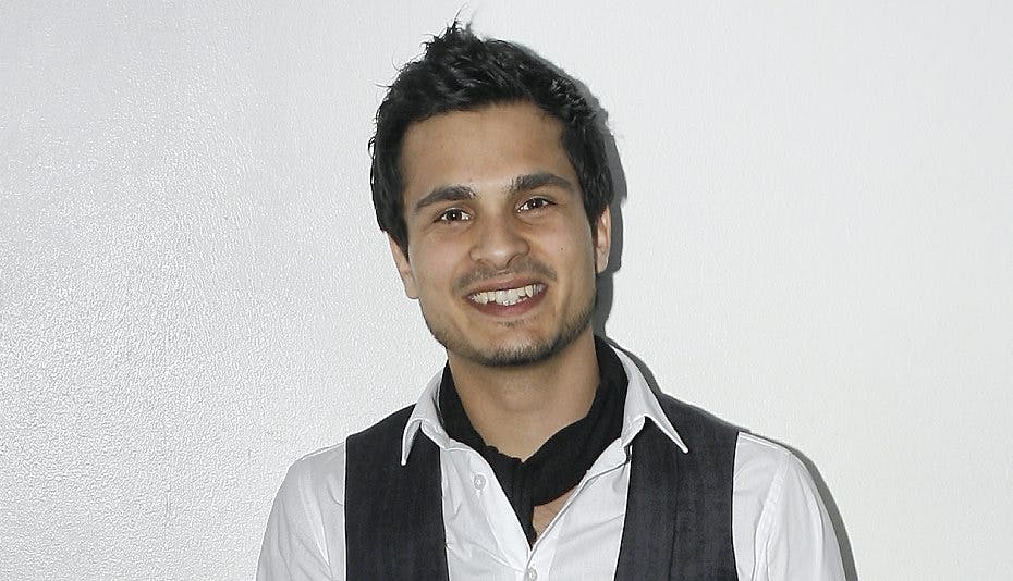 Simon Mathew er single med stort S