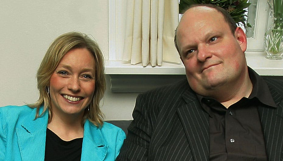 Erik Skov og Henriette Kjær bor stadig sammen og er glade for ikke at skulle forholde sige til pressen
