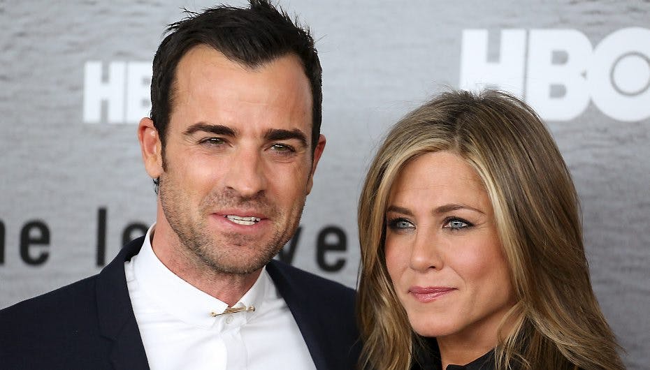 Jennifer Aniston - her sammen med sin forlovede Justin Theroux - har smagt venindens modermælk.