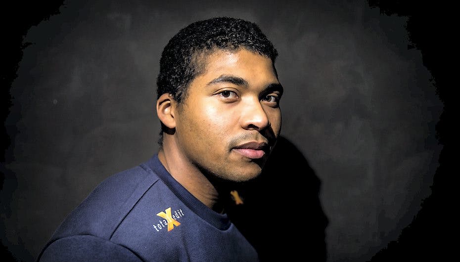 Mads Mensah Larsen blev til grin blandt holdkammeraterne.