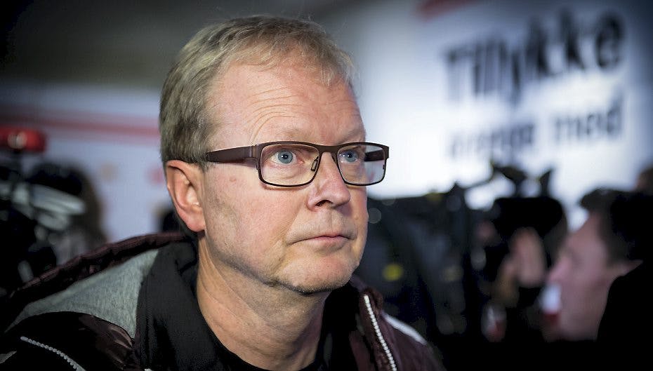 Ulrik Wilbek har sagt god for, at en TV2-vært er med under EM - selvom hun er kæreste med en spiller