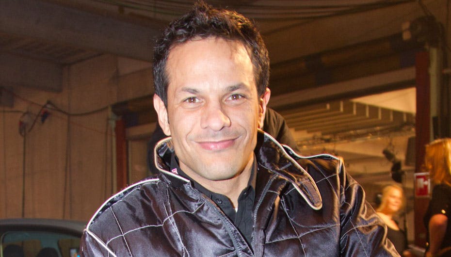 Jason Watt prøver desperat at komme af med de smerter, der stadig hjemsøger hans krop efter hans motorcykeluheld i 1999