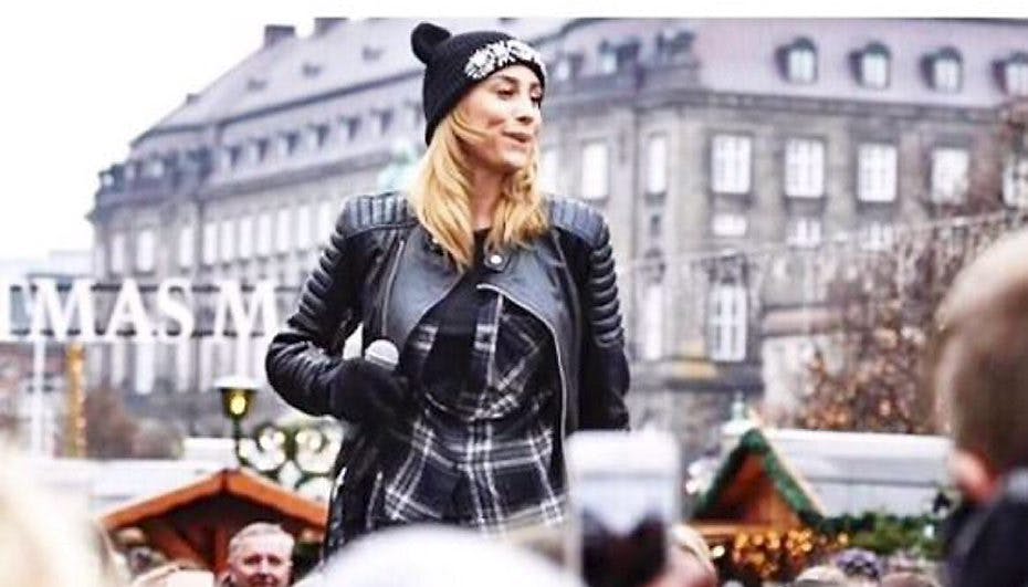 Medina overrasker med spontan intimkoncert