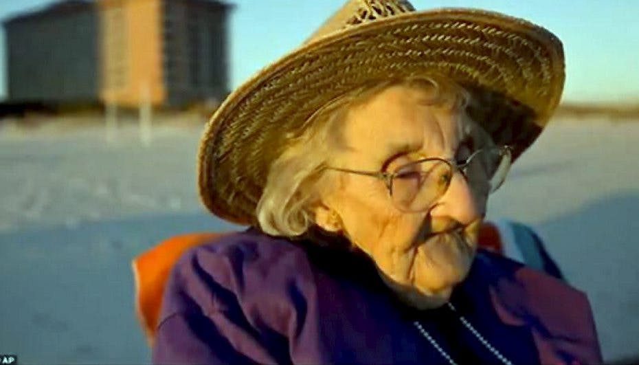 Her ser 100-årige Ruby Holt havet for første gang