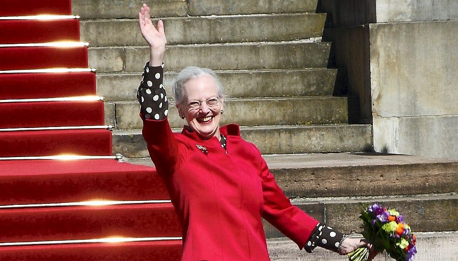 Dronning Margrethe kan sagtens smile - hun har nemlig mange millioner liggende i det jyske.