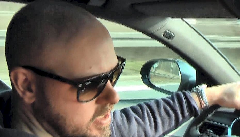 Det tyske sprog volder lidt problemer for Jonas Schmidt