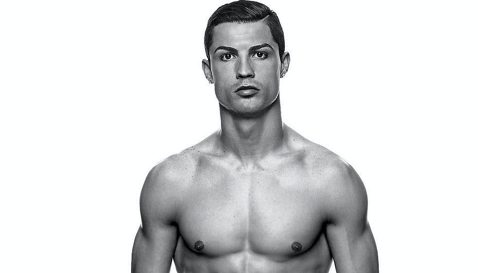 Denne lækre mand er blevet single igen. Var det noget, piger?